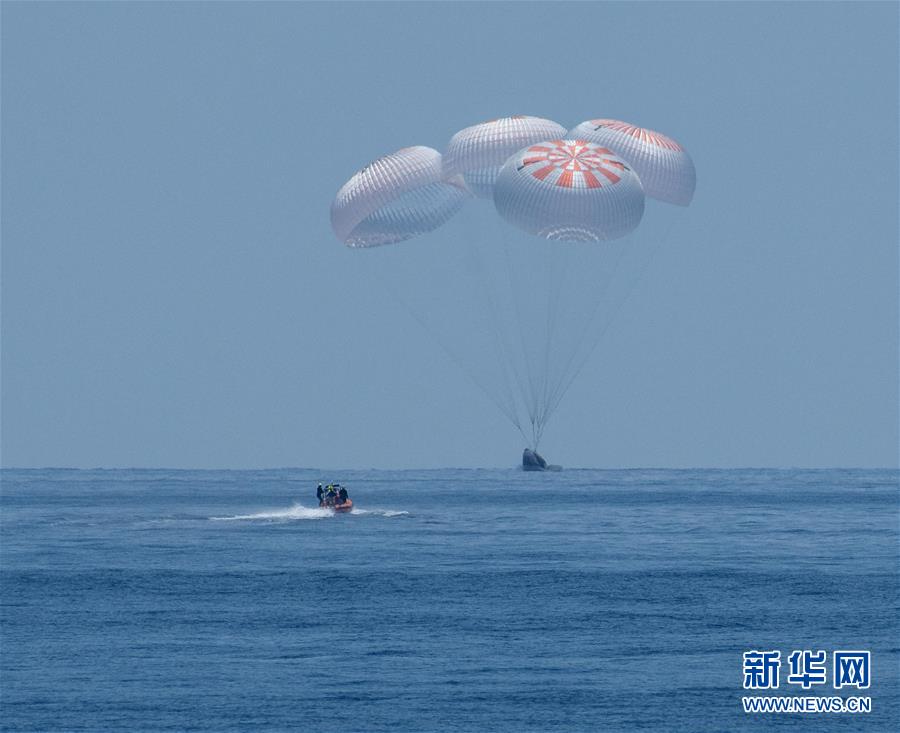（国际）（2）美国“龙”飞船载两名宇航员返回地球